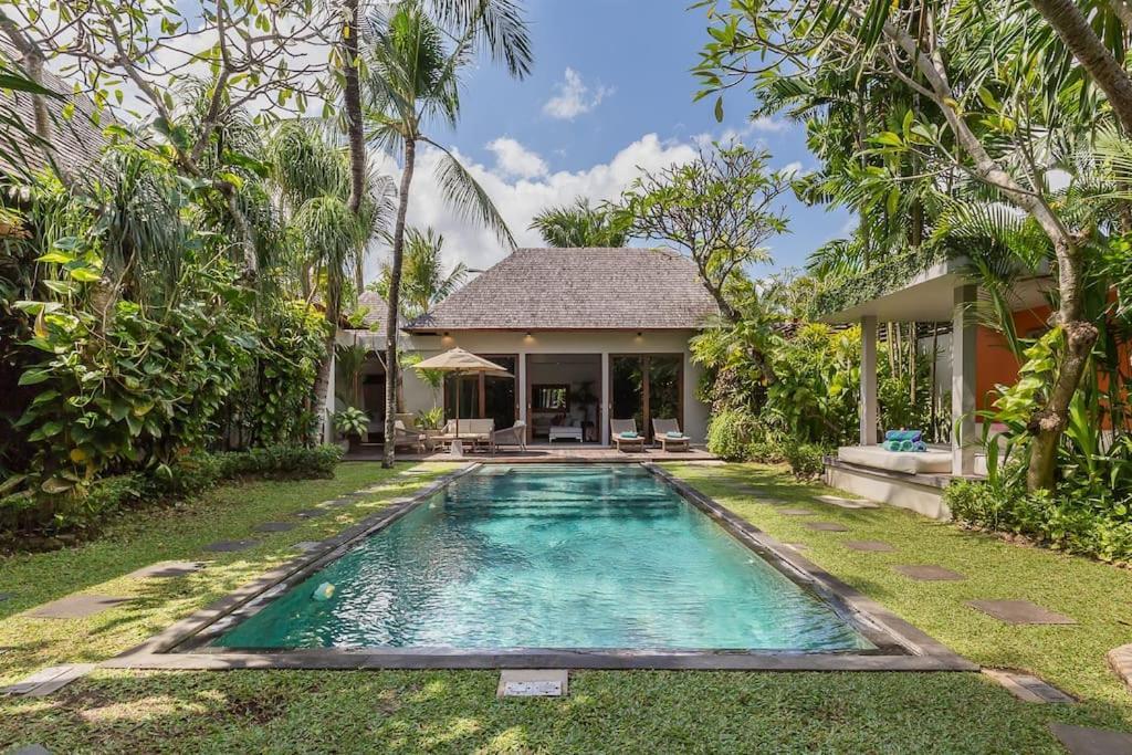Eshara 23 An Amazing 5 Bedroom Pool Walking Distance To * Seminyak (Bali)