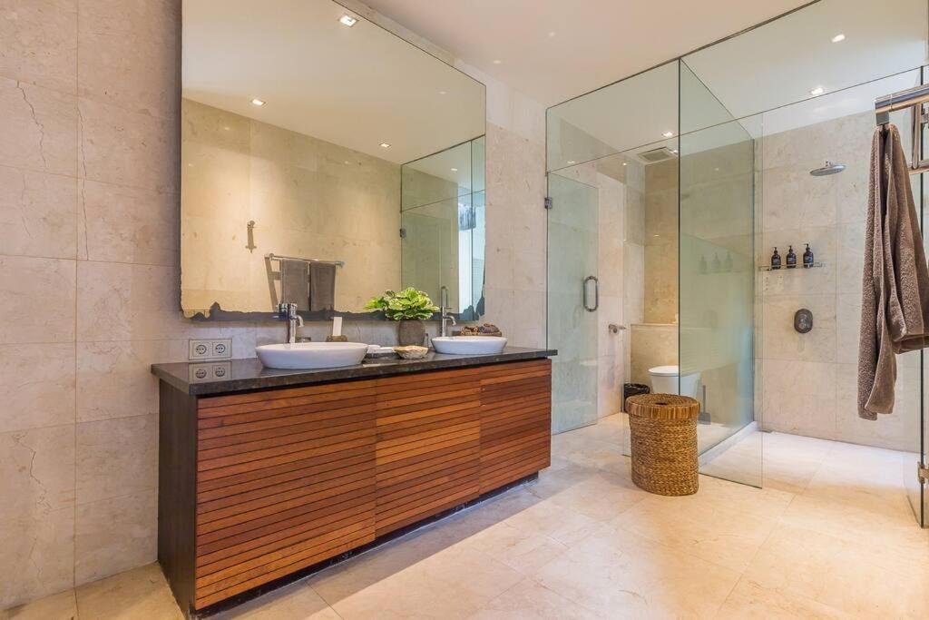 Eshara 23 An Amazing 5 Bedroom Pool Walking Distance To Seminyak (Bali)