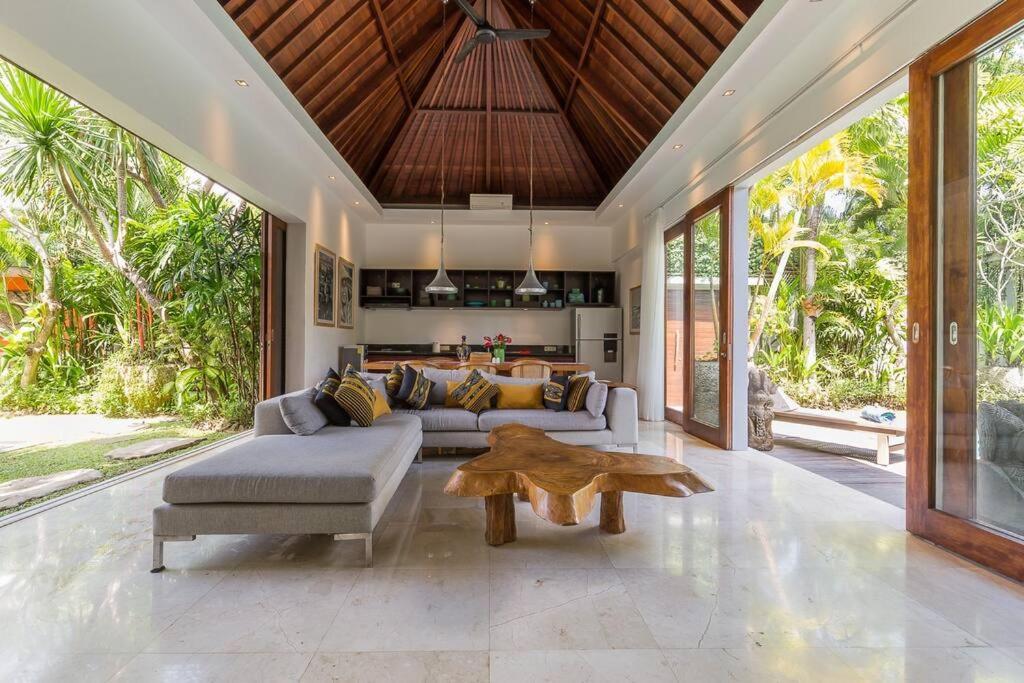 Eshara 23 An Amazing 5 Bedroom Pool Walking Distance To * Seminyak (Bali)