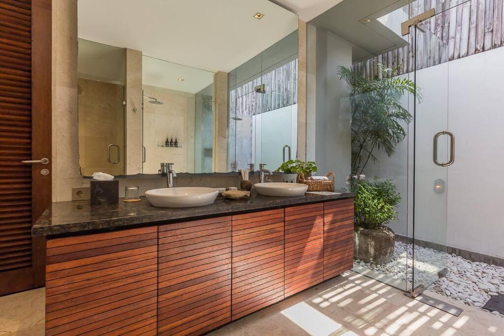 Eshara 23 An Amazing 5 Bedroom Pool Walking Distance To *