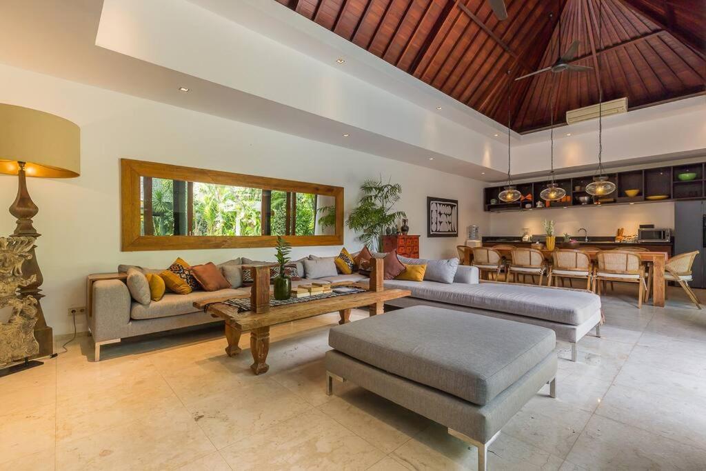 Eshara 23 An Amazing 5 Bedroom Pool Walking Distance To Seminyak (Bali)