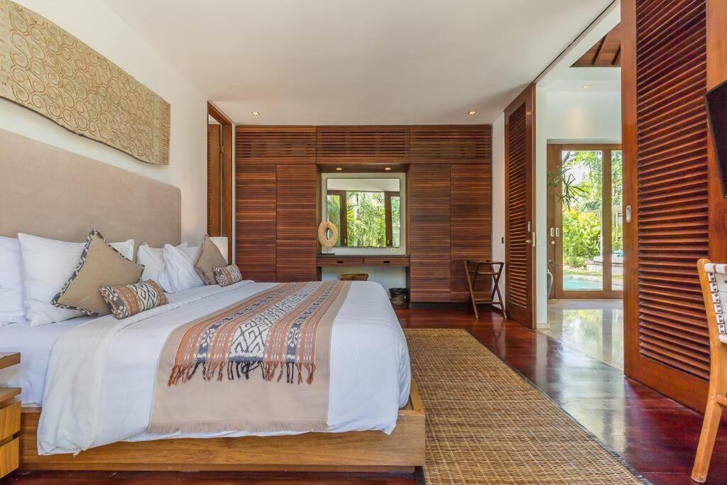 Eshara 23 An Amazing 5 Bedroom Pool Walking Distance To * Seminyak (Bali)
