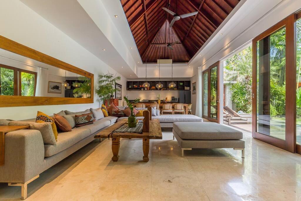 Eshara 23 An Amazing 5 Bedroom Pool Walking Distance To Villa Seminyak (Bali)