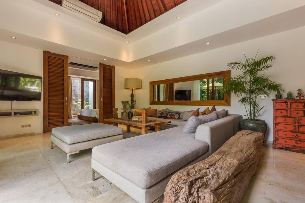 Villa Eshara 23 An Amazing 5 Bedroom Pool Walking Distance To Seminyak (Bali)