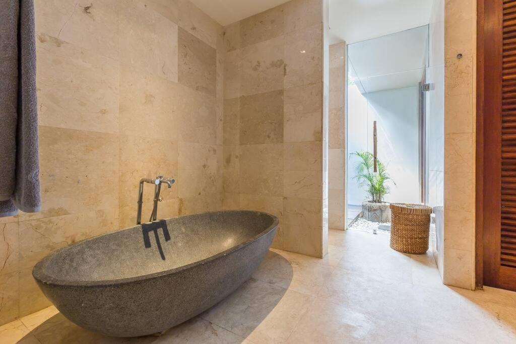 Eshara 23 An Amazing 5 Bedroom Pool Walking Distance To Seminyak (Bali)